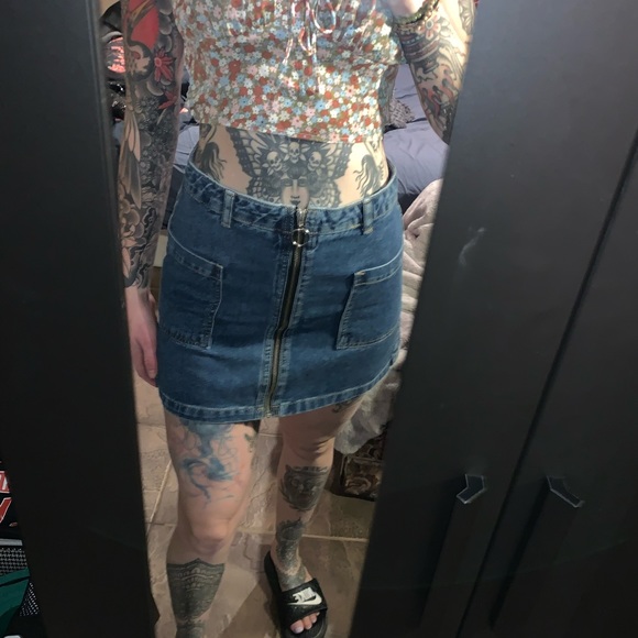 Denim zip up mini skirt - Picture 2 of 5